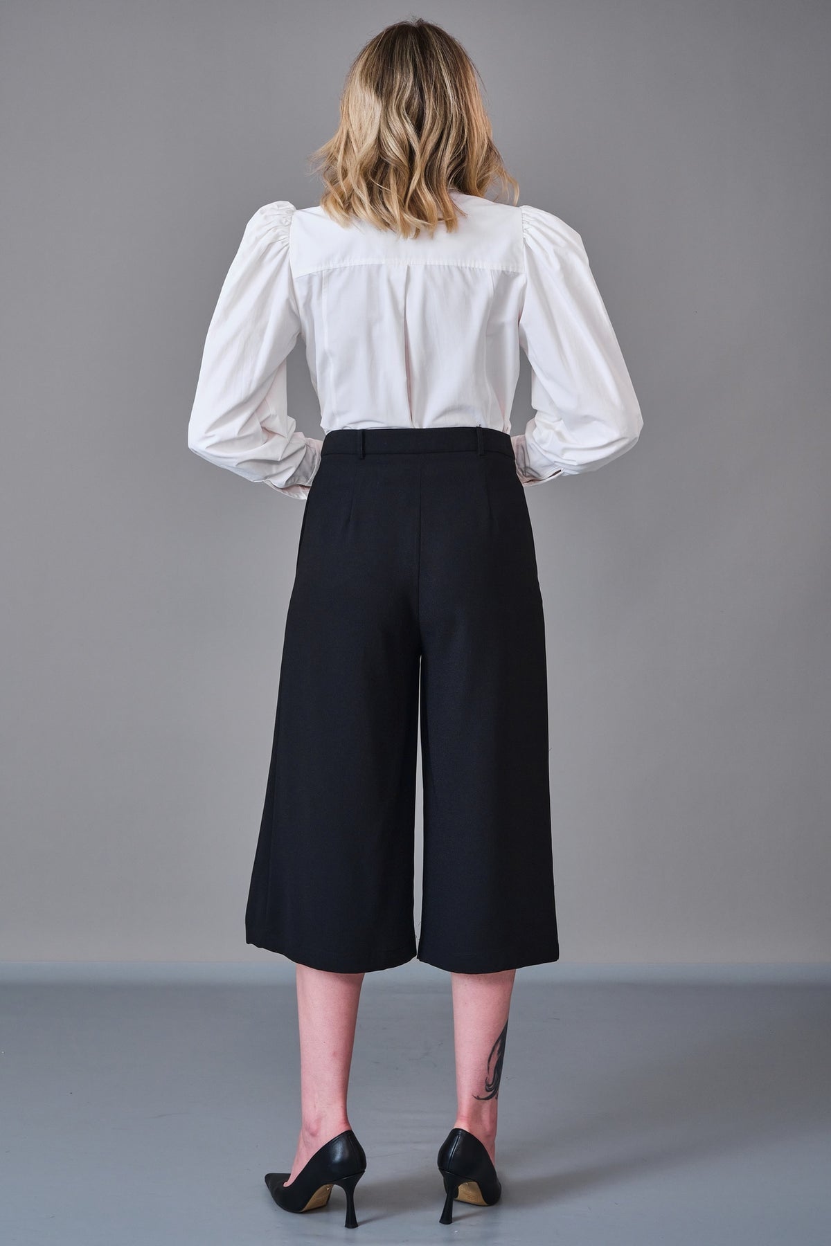 Mamulier - Regular Size Capri Pants (MML27K7063)