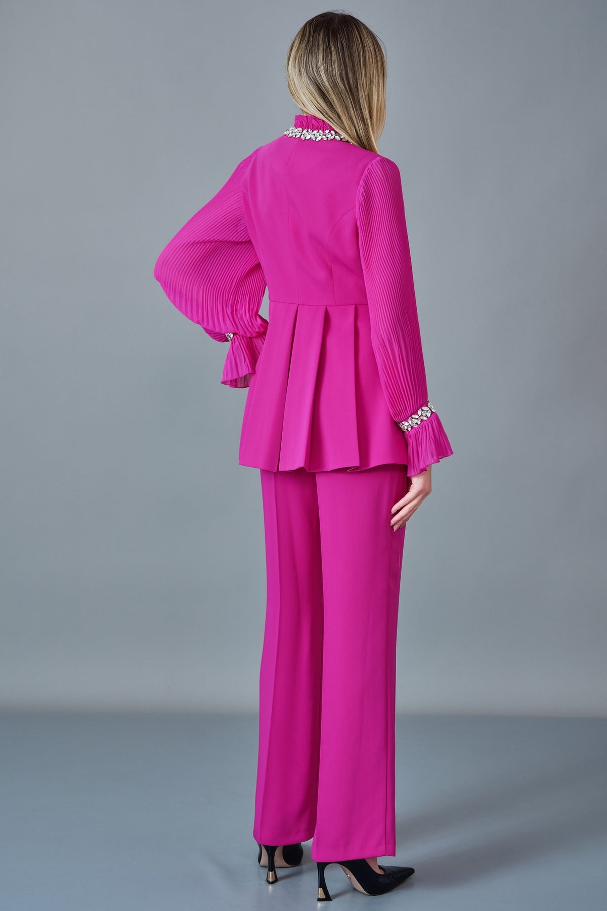 Qne Tu - Regular Size Suit (QNE27K5172)